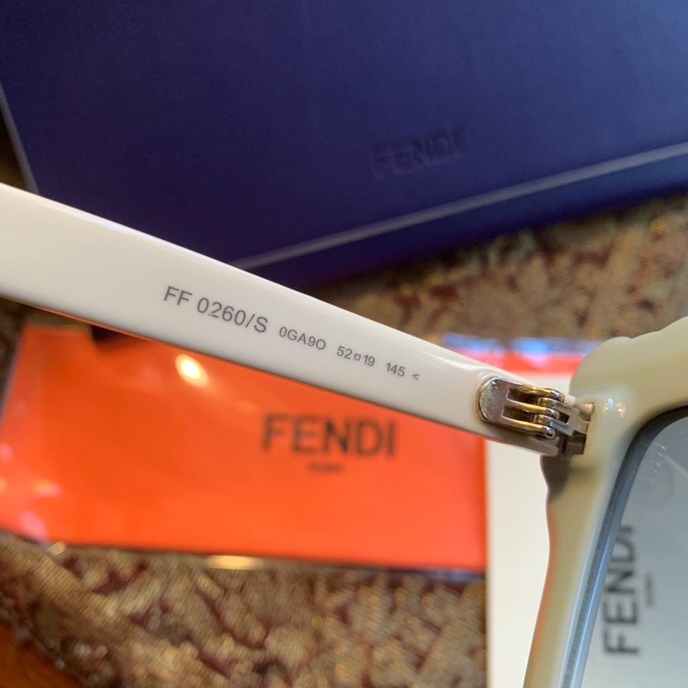 Authentic FENDI 52 Butterfly crystals acetate sunglasses - Picture 13 of 14